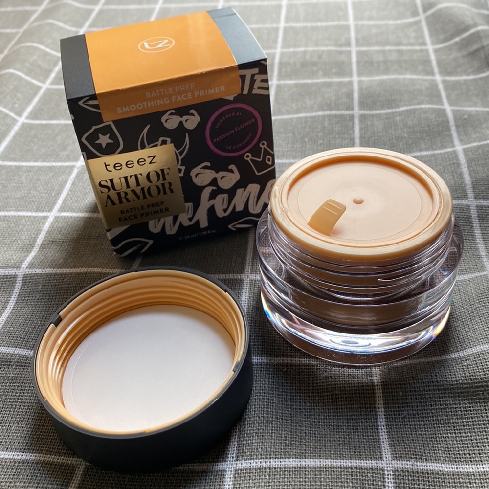 Teeez Cosmetics Smoothing Face Primer - Picture 6 of 7